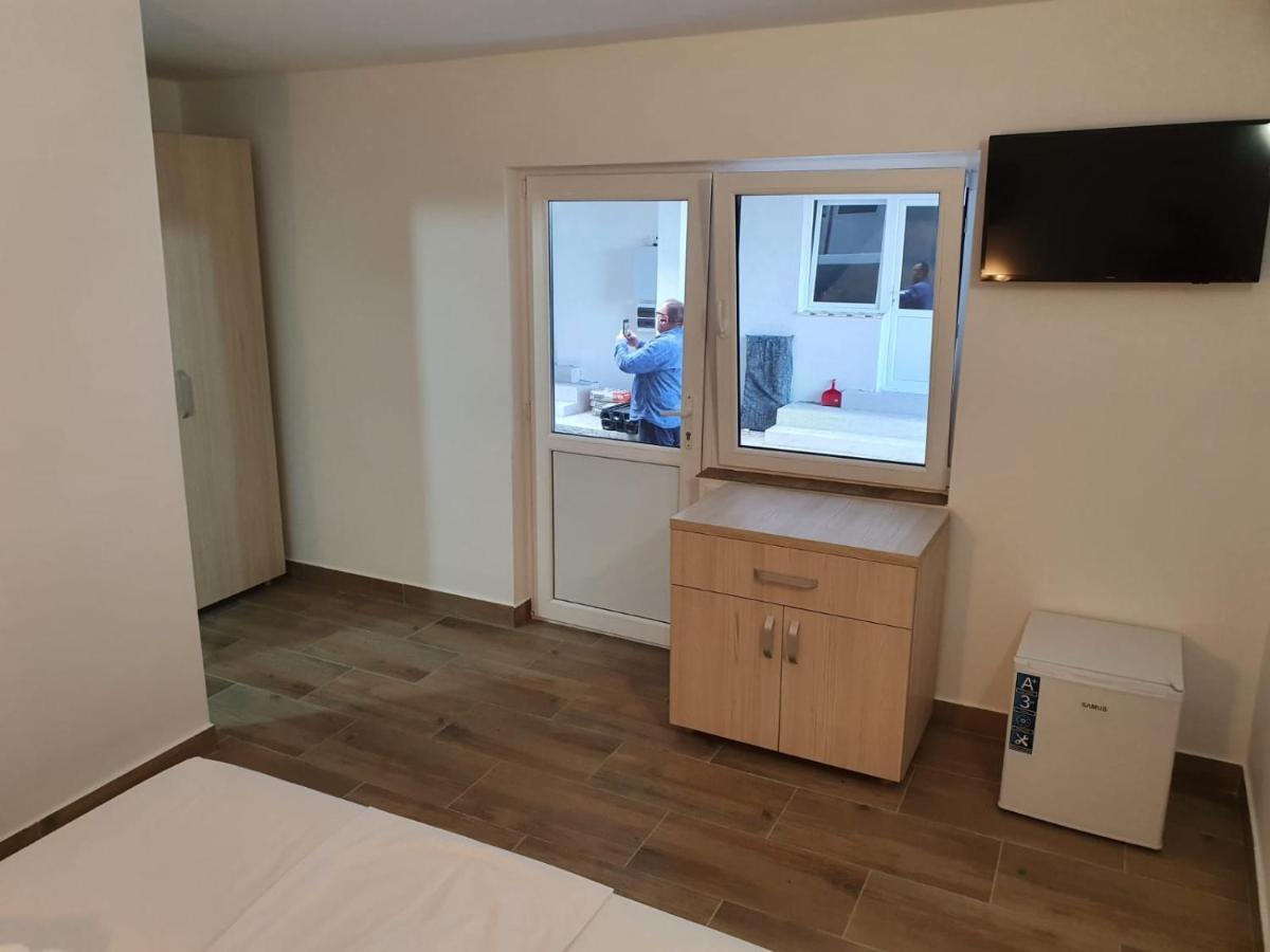קוסטינסטי Evana House מראה חיצוני תמונה