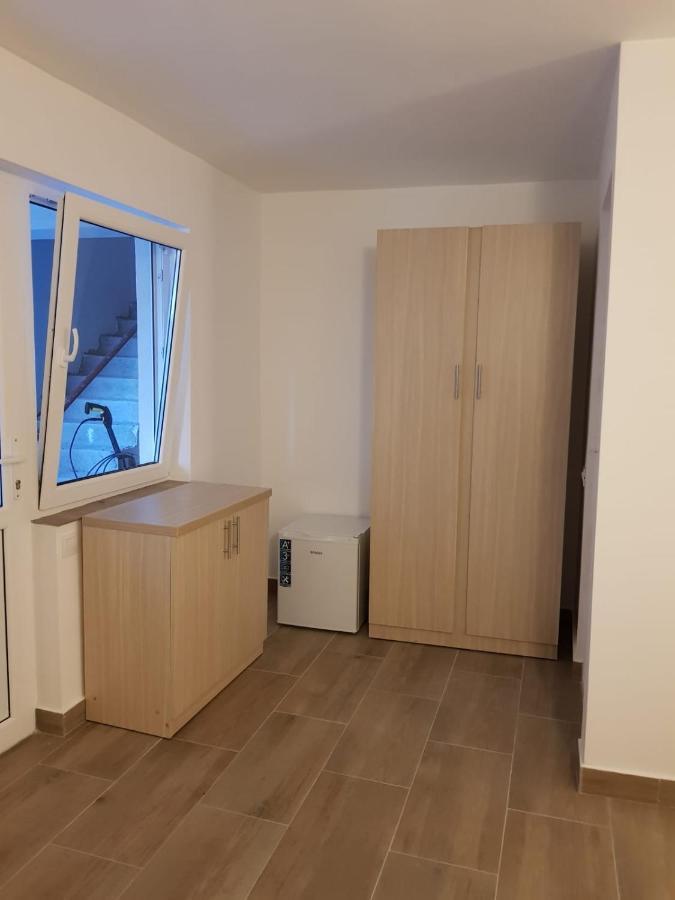 קוסטינסטי Evana House מראה חיצוני תמונה