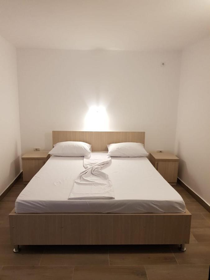 קוסטינסטי Evana House מראה חיצוני תמונה