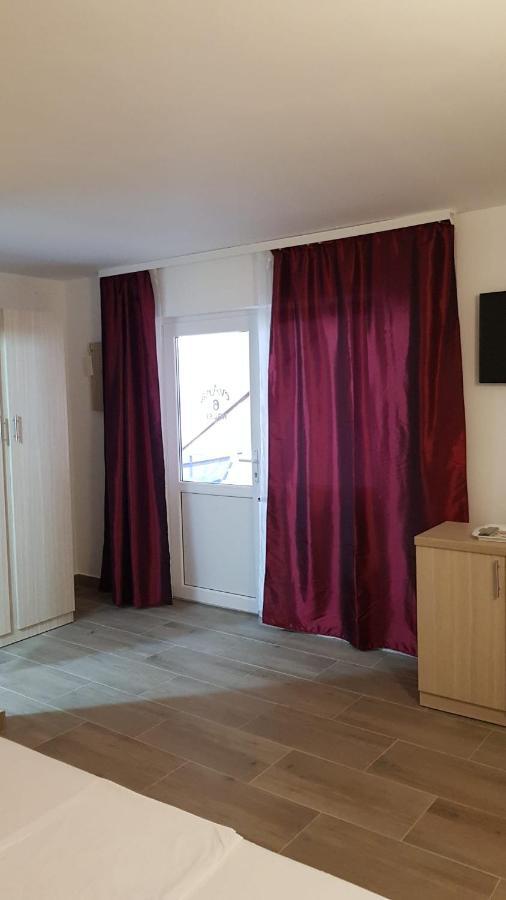קוסטינסטי Evana House מראה חיצוני תמונה