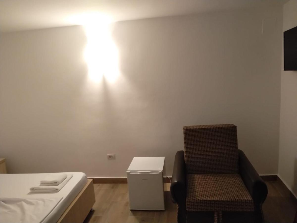 קוסטינסטי Evana House מראה חיצוני תמונה