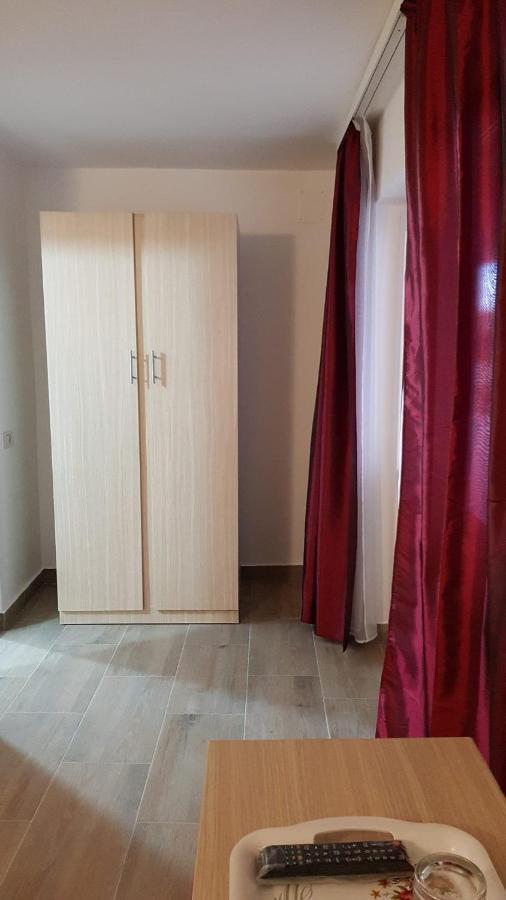 קוסטינסטי Evana House מראה חיצוני תמונה