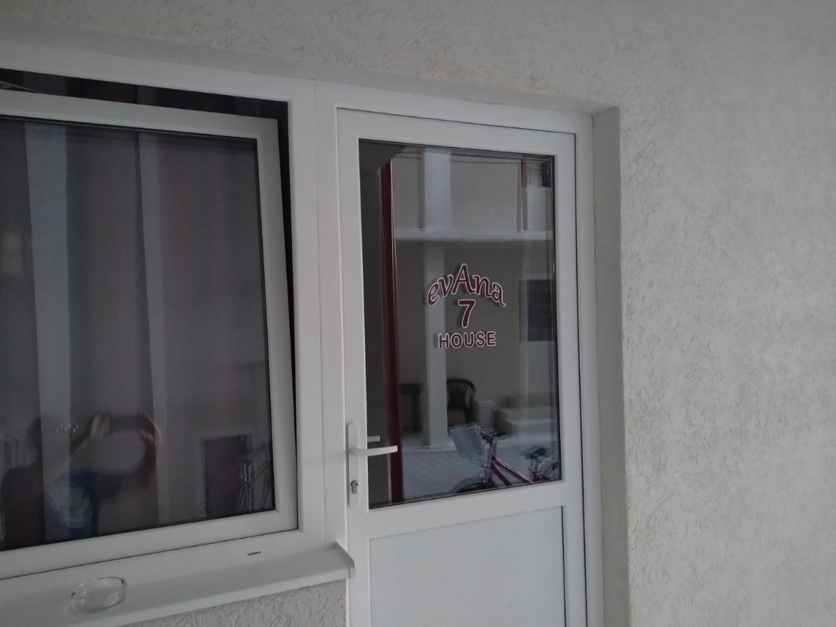 קוסטינסטי Evana House מראה חיצוני תמונה