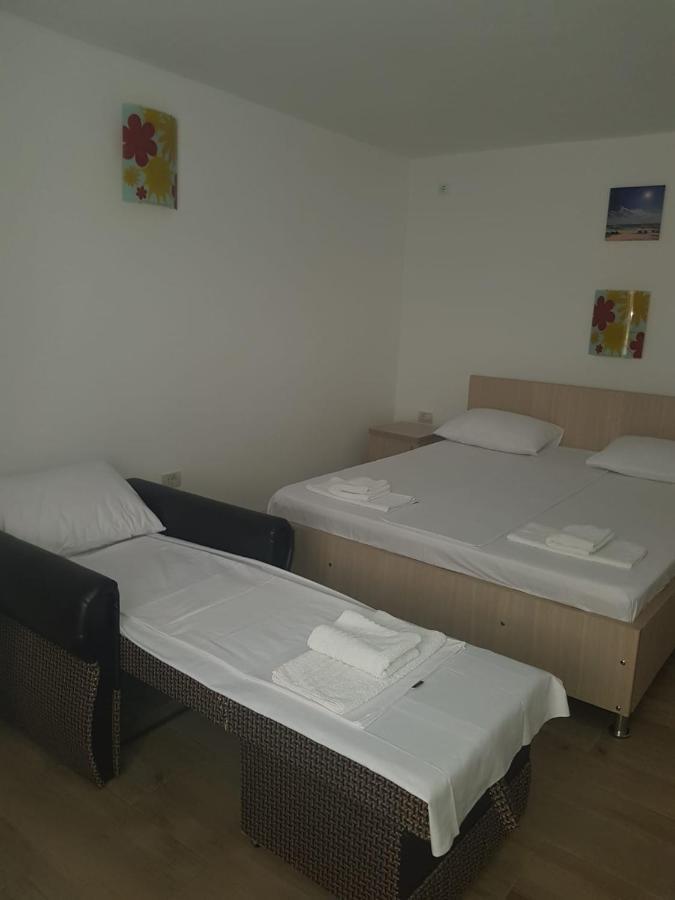קוסטינסטי Evana House מראה חיצוני תמונה