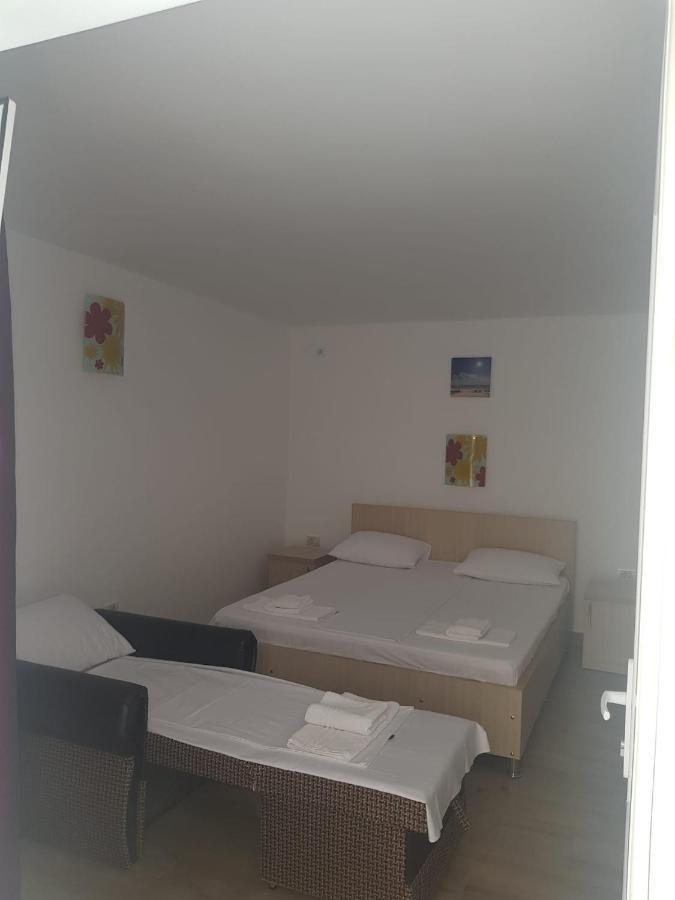 קוסטינסטי Evana House מראה חיצוני תמונה