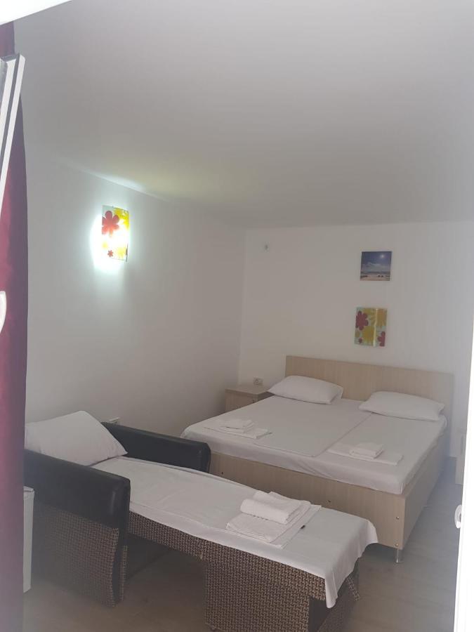 קוסטינסטי Evana House מראה חיצוני תמונה