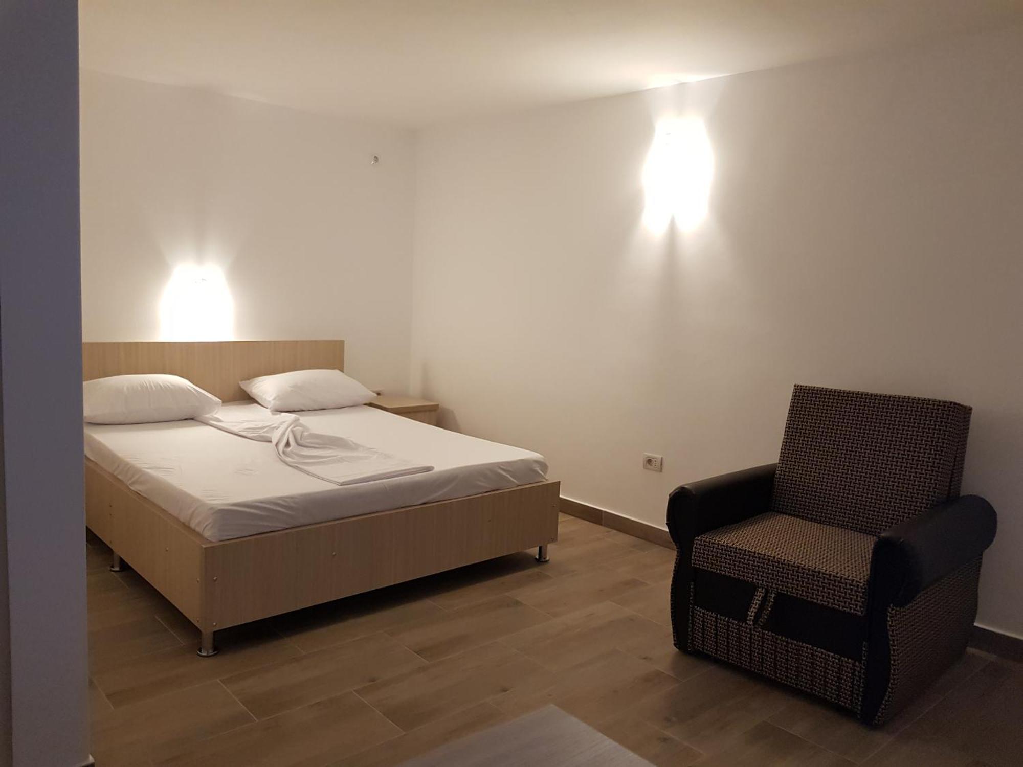 קוסטינסטי Evana House מראה חיצוני תמונה
