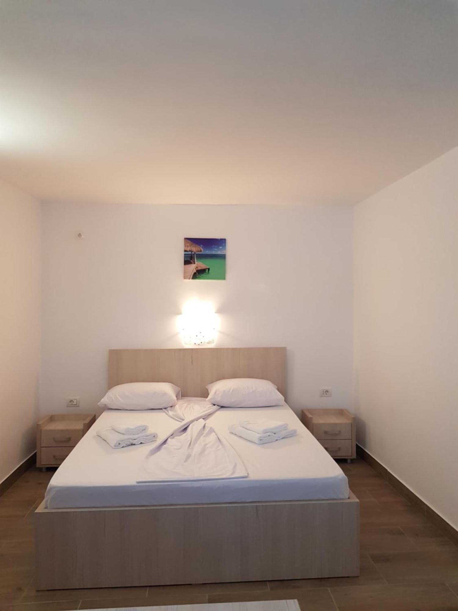 קוסטינסטי Evana House מראה חיצוני תמונה