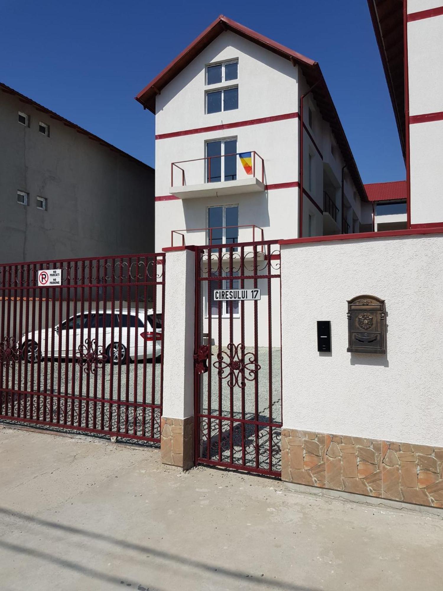 קוסטינסטי Evana House מראה חיצוני תמונה