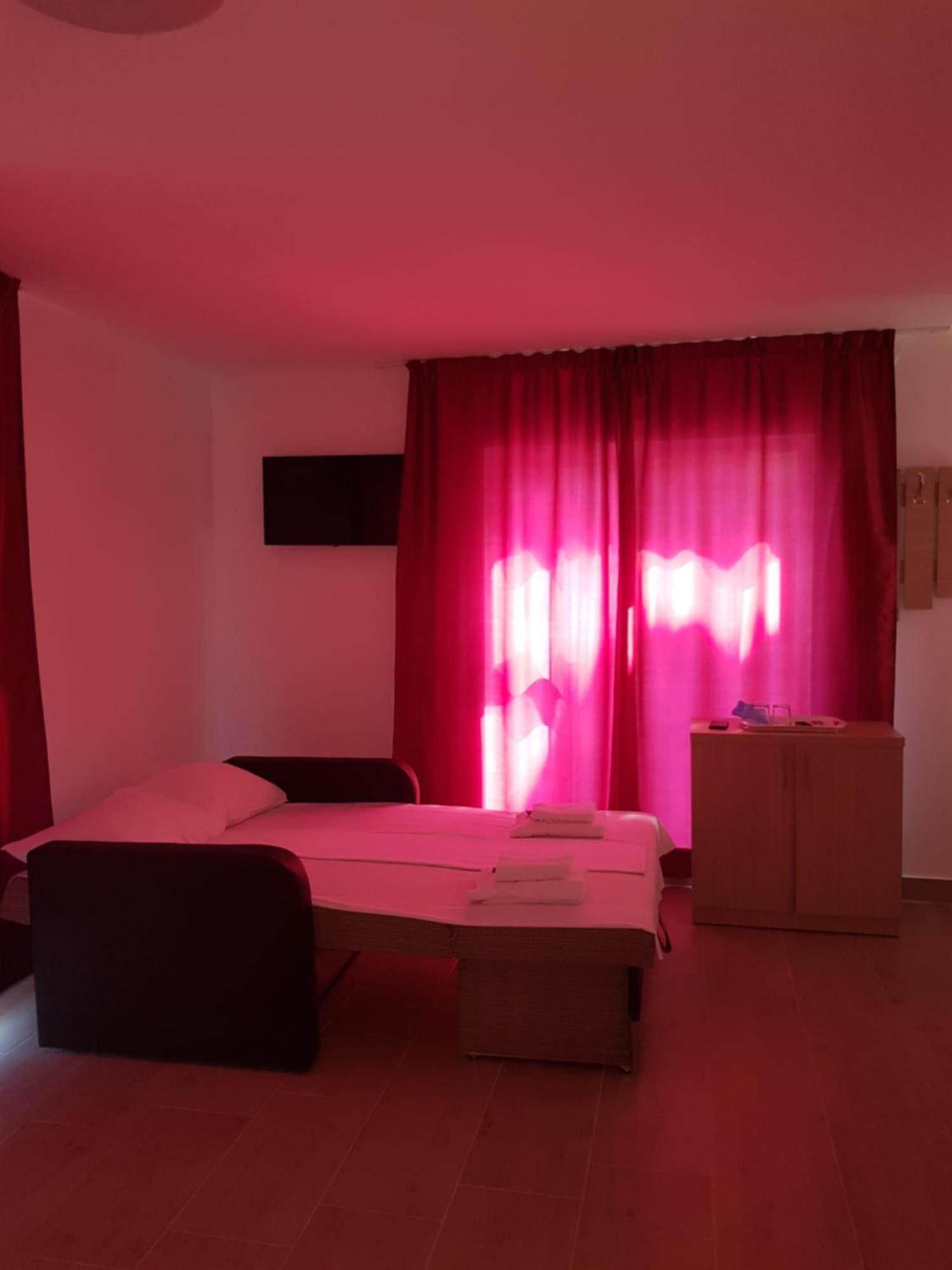 קוסטינסטי Evana House מראה חיצוני תמונה