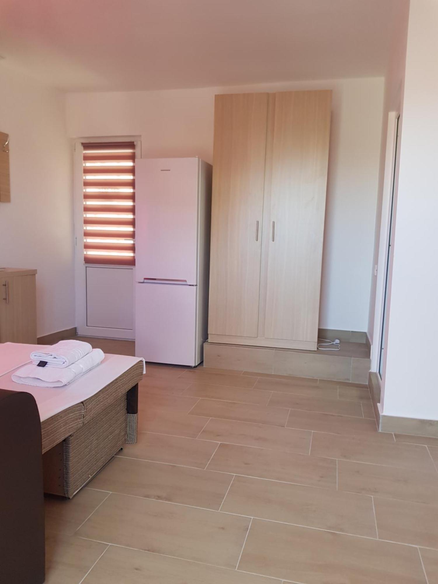 קוסטינסטי Evana House מראה חיצוני תמונה