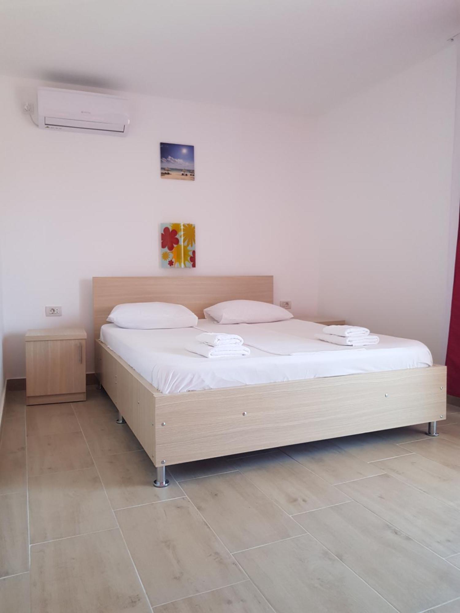 קוסטינסטי Evana House מראה חיצוני תמונה