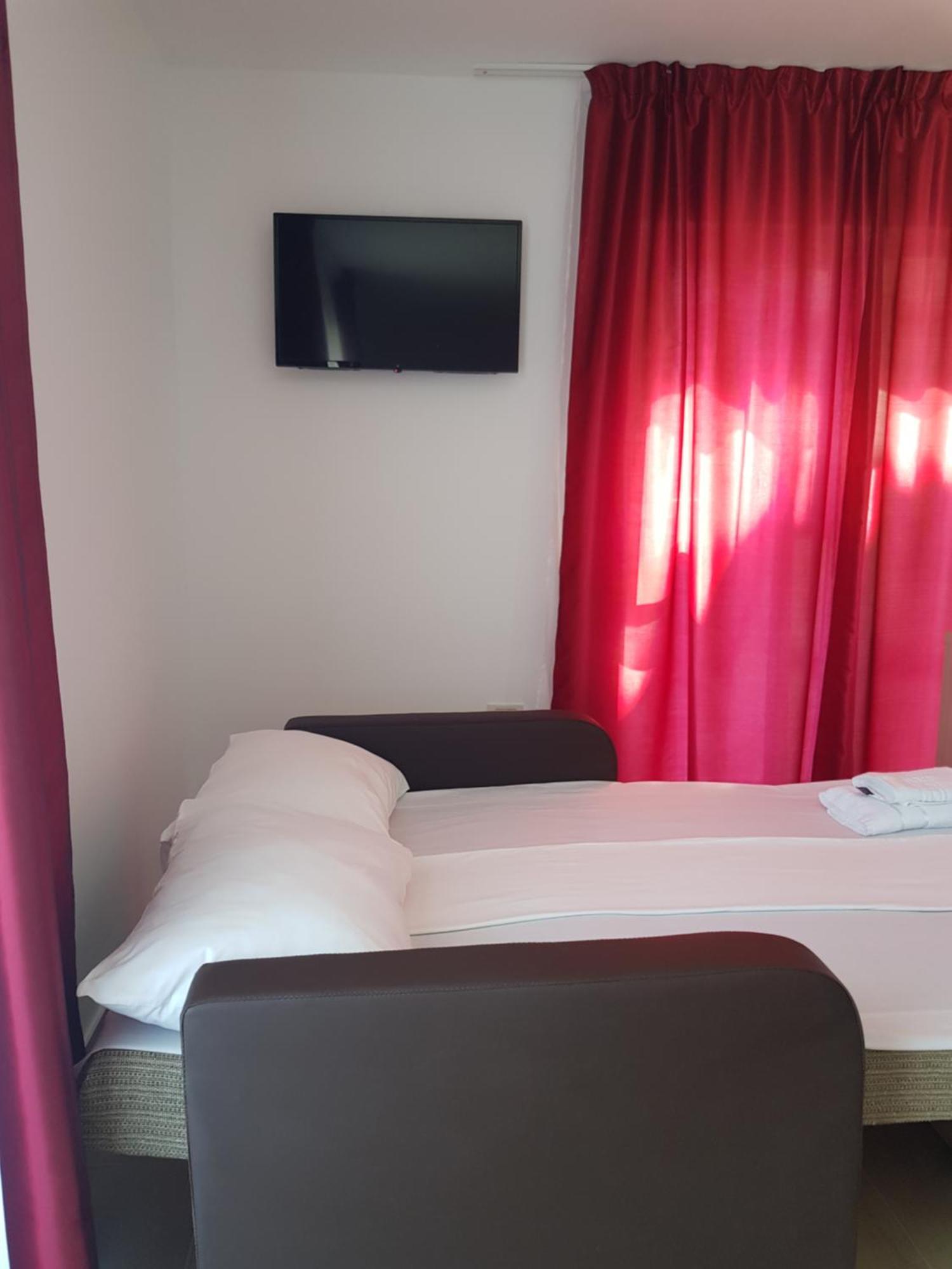 קוסטינסטי Evana House מראה חיצוני תמונה