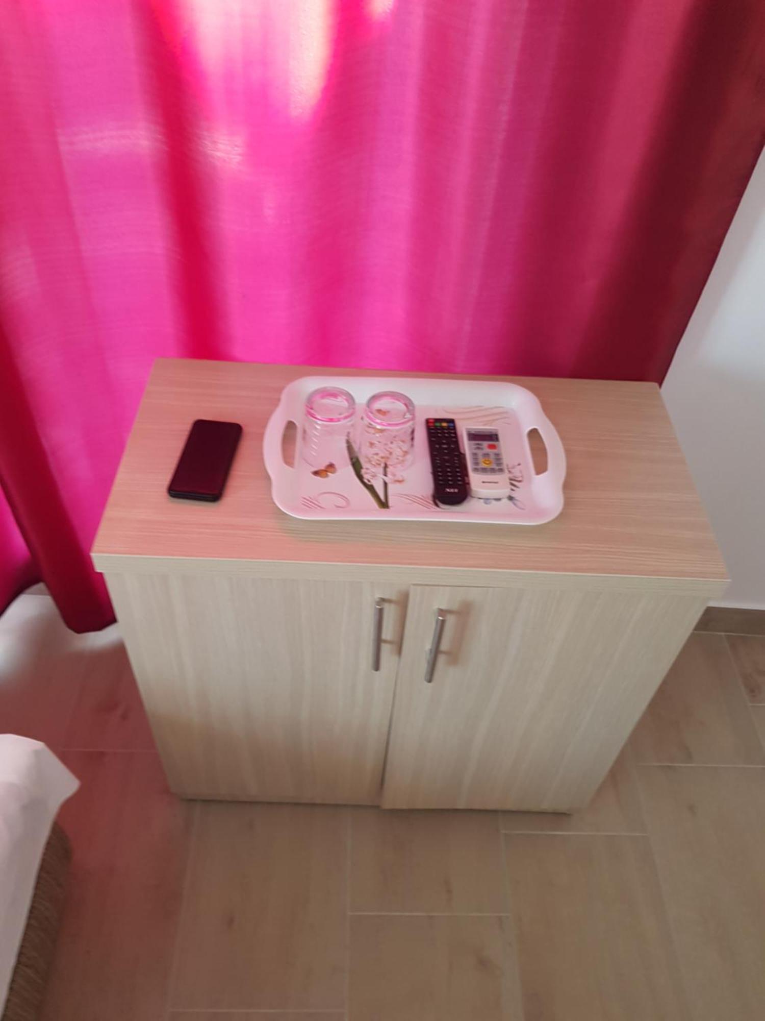 קוסטינסטי Evana House מראה חיצוני תמונה