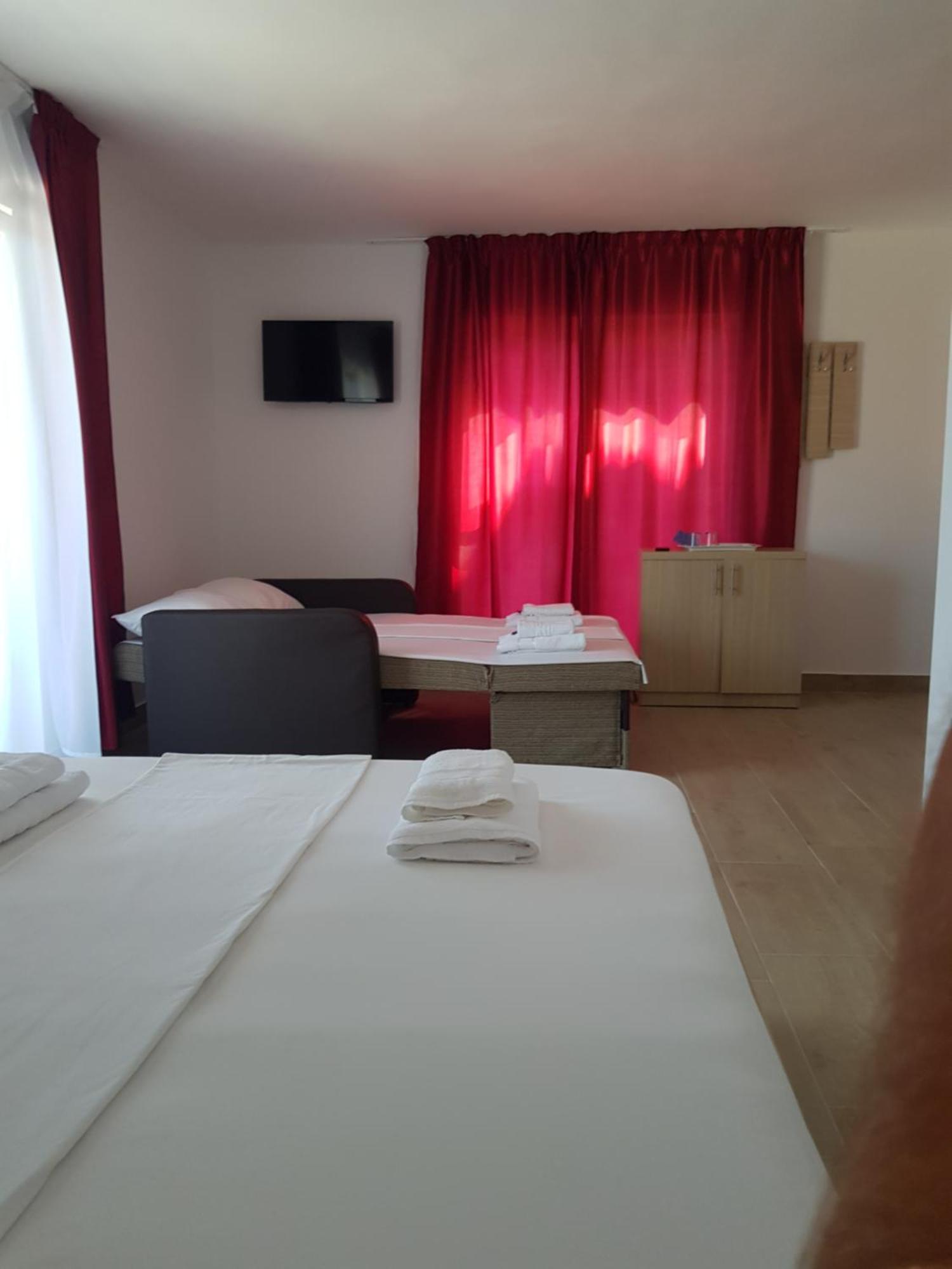קוסטינסטי Evana House מראה חיצוני תמונה