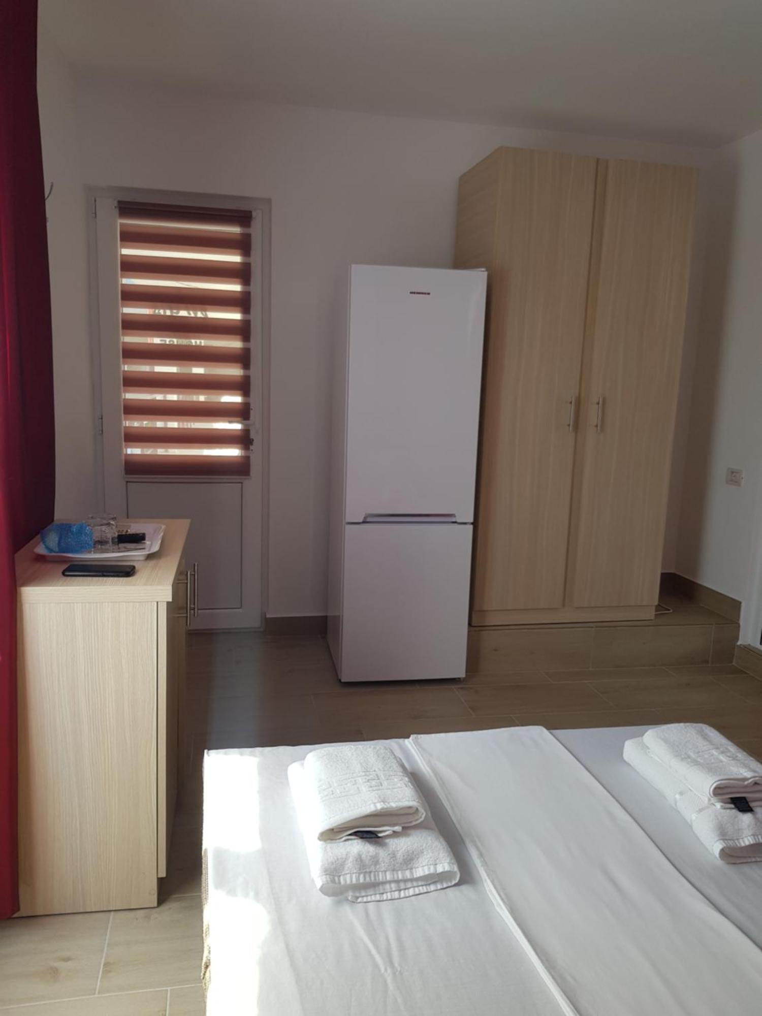 קוסטינסטי Evana House מראה חיצוני תמונה