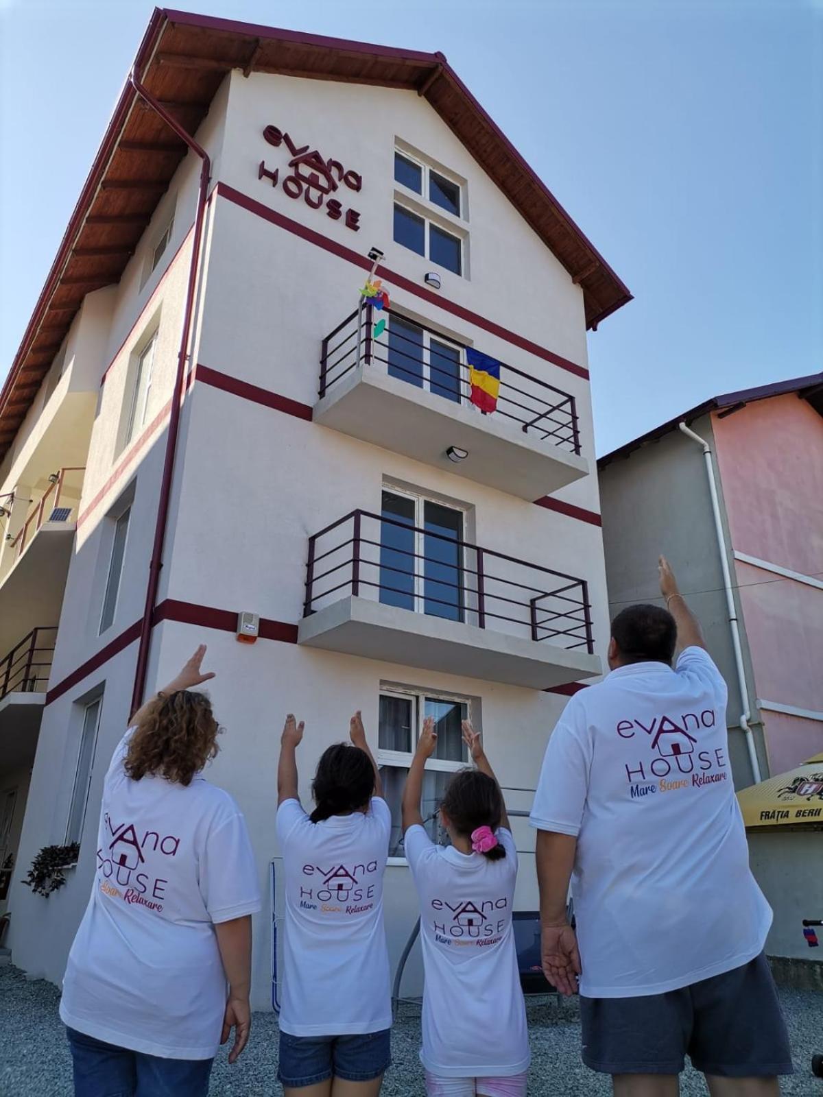 קוסטינסטי Evana House מראה חיצוני תמונה