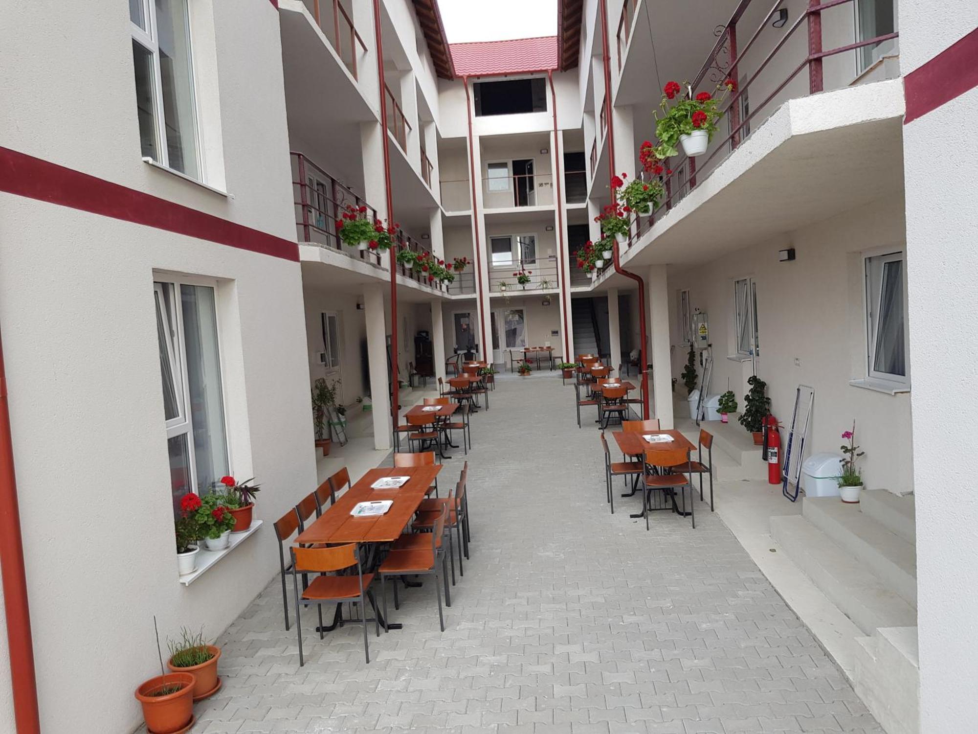 קוסטינסטי Evana House מראה חיצוני תמונה