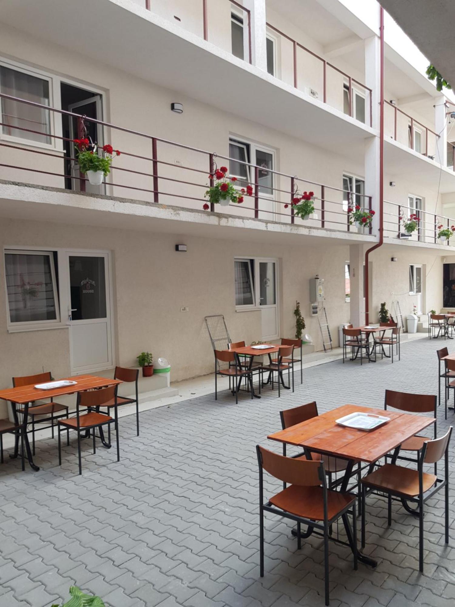 קוסטינסטי Evana House מראה חיצוני תמונה