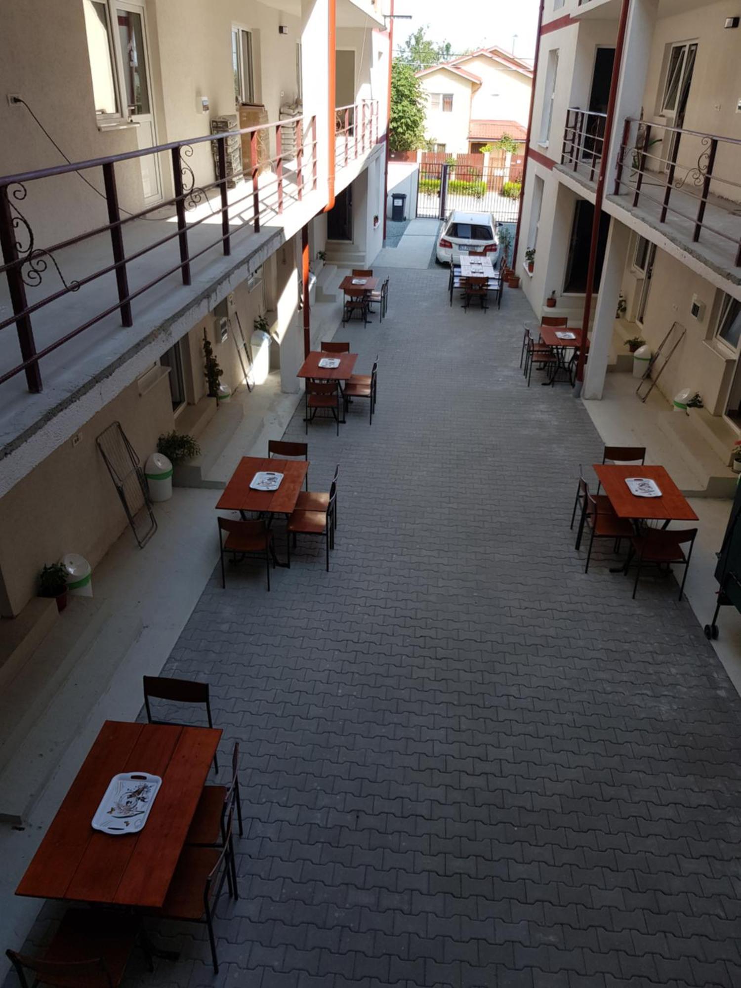 קוסטינסטי Evana House מראה חיצוני תמונה